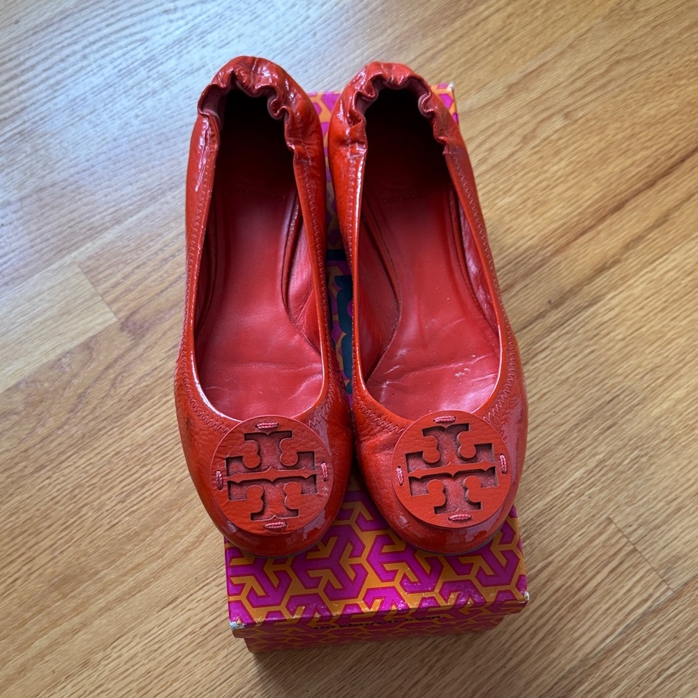 Tory Burch Bright Coral Leather Logo Ballet Flats